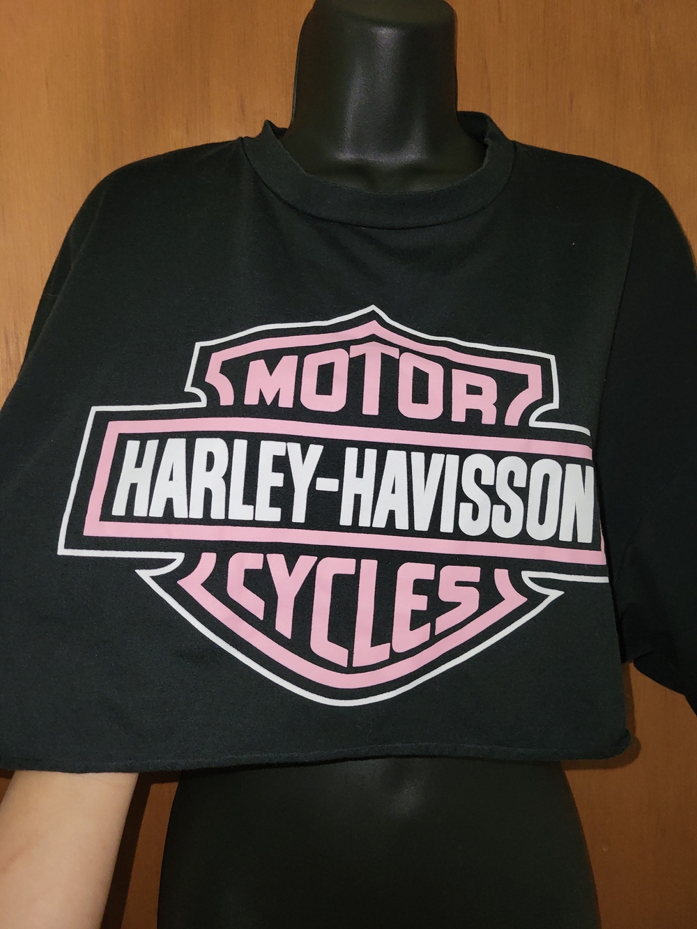 Harley Davidson black cropped tee with pink & white logo